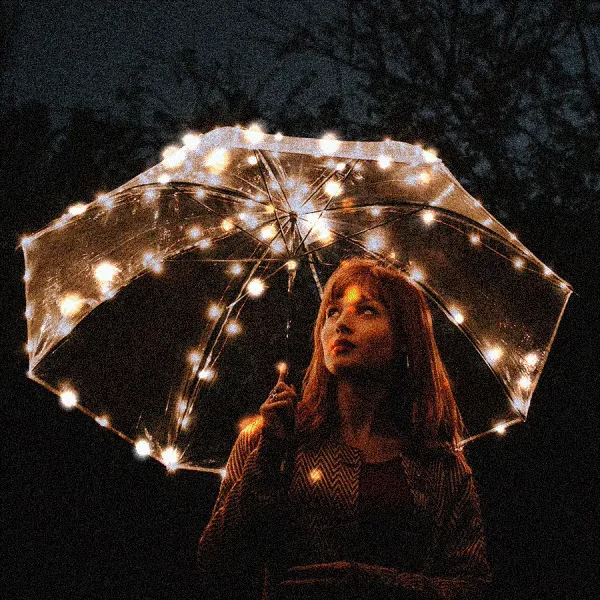 The same photo as a looping clip, with soft glowing sparkles twinkling on the umbrella lights