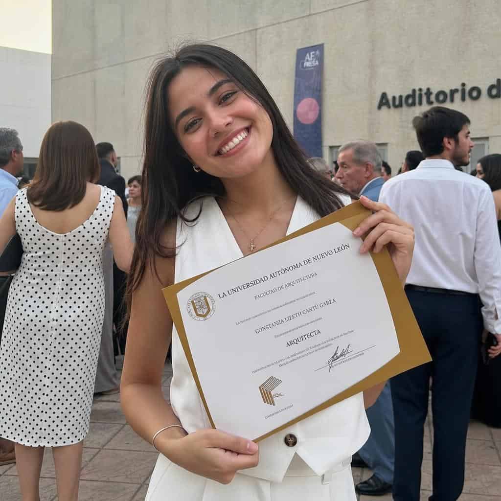Foto de graduación transformada con IA usando MyEdit